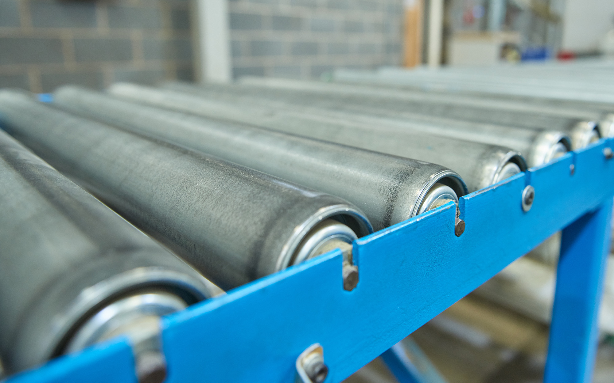 An empty industrial roller conveyor belt in a fully automated factory