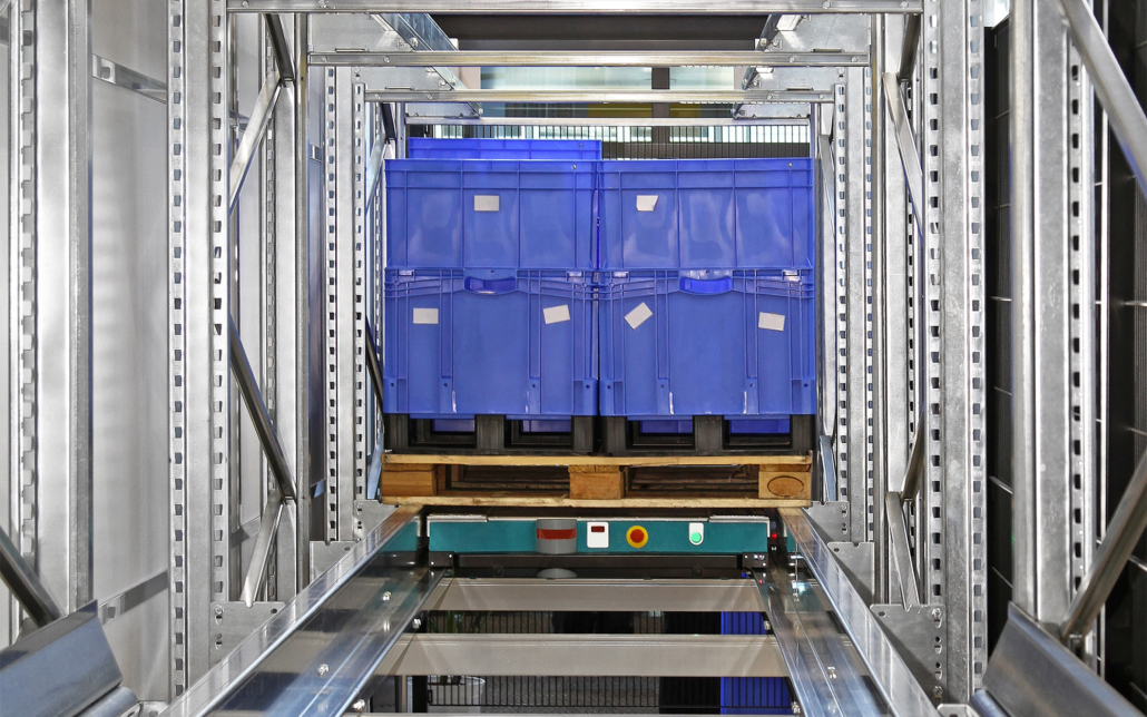 Pallet on shutte in warehouse